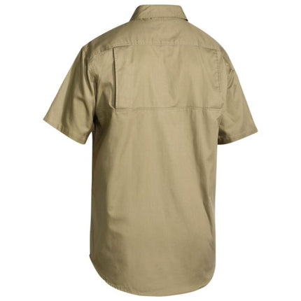 The Bisley Men's Cool Lightweight Drill Short Sleeve Shirt offers durability and comfort with its breathable drill fabric, perfect for demanding work environments.