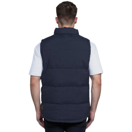 The Gear for Life Men's Junction Puffa Vest offers reliable water repellency and warmth, making it ideal for variable weather conditions. 