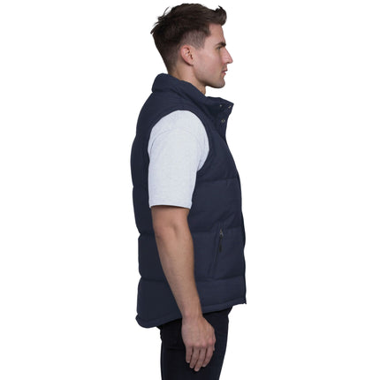 The Gear for Life Men's Junction Puffa Vest offers reliable water repellency and warmth, making it ideal for variable weather conditions. 