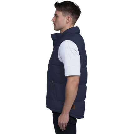 The Gear for Life Men's Junction Puffa Vest offers reliable water repellency and warmth, making it ideal for variable weather conditions. 