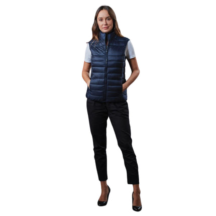 The ArcticGlow™ Women’s Lightweight Quilted Puffer Vest offers exceptional warmth without bulk, designed for comfort and mobility in cooler conditions.