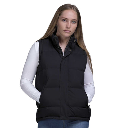 The Gear for Life Men's Junction Puffa Vest offers reliable water repellency and warmth, making it ideal for variable weather conditions. 