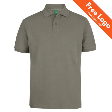 The JB's Wear 320G Popcorn Cotton Polo is a short-sleeved, olive green polo with a collar and button placket, made from heavy 320gsm cotton. An orange “Free Logo, 1 Front Digital Logo” banner appears in the top right corner.